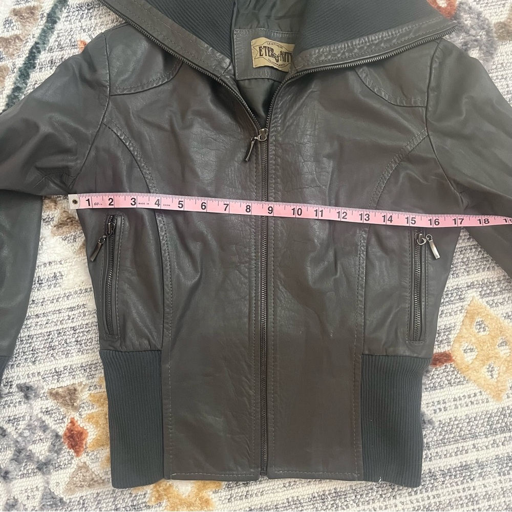 Cropped gray leather motorcycle jacket - Picture 3 of 9